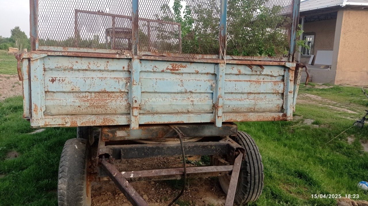 Traktor tlichka sotiladi