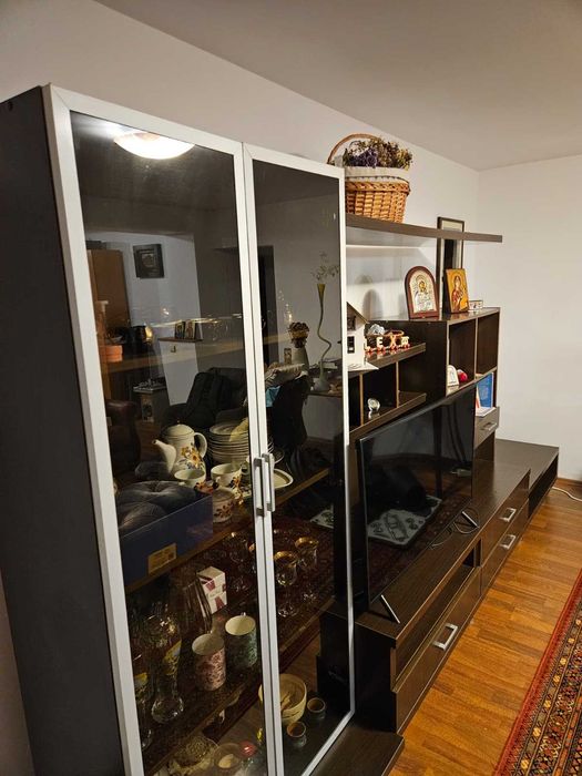 Mobila moderna cu spatii de depozitare pentru sufragerie