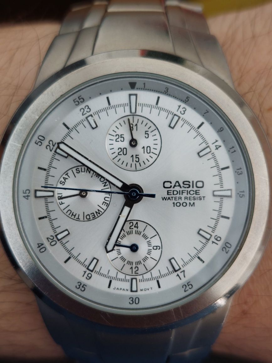 Часовник Casio Edifice титаниев