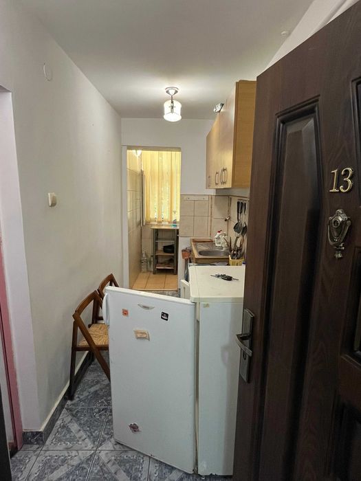Vând apartament cu 2 camere,zona Podu Roș-Cantemir