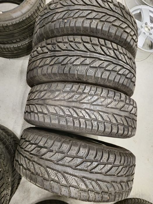 4 anvelope iarna Cooper 215 70 16 stare foarte bună