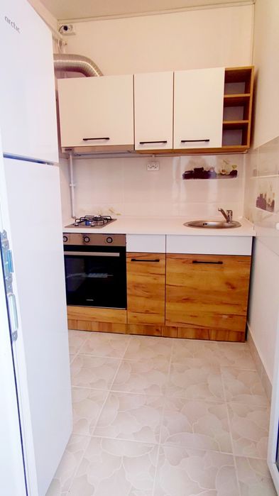 Închiriez garsonieră in zona pod renovată nouă !!
