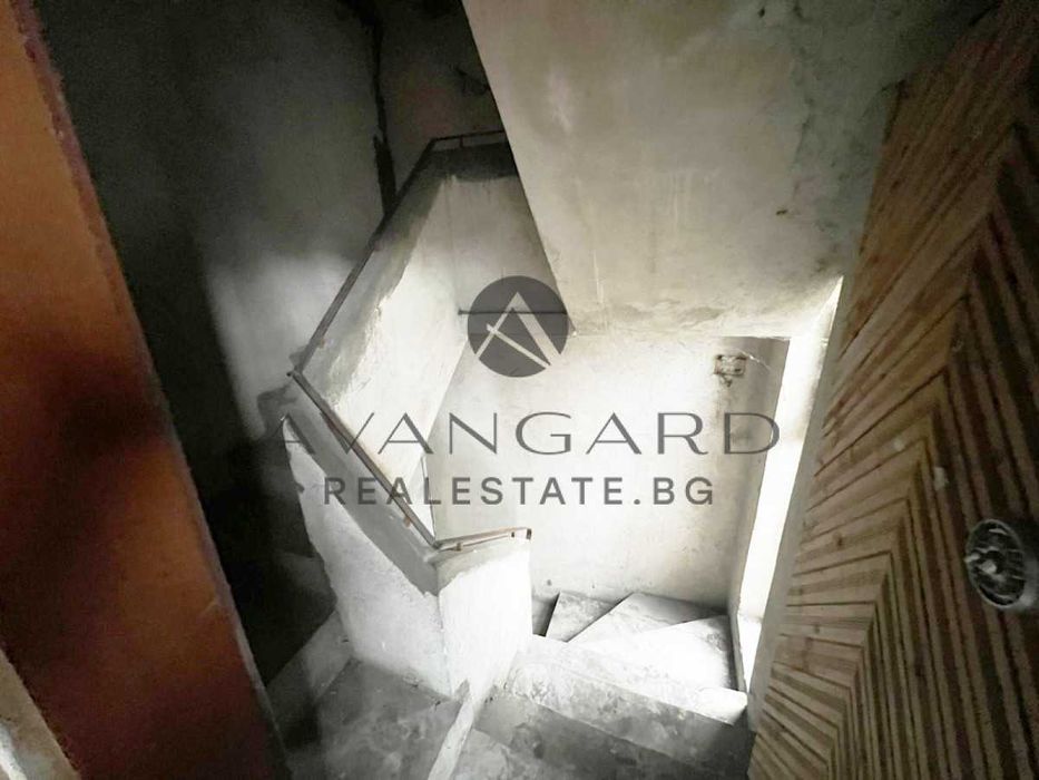 оф.24201 Етаж от къща/ Военна болница