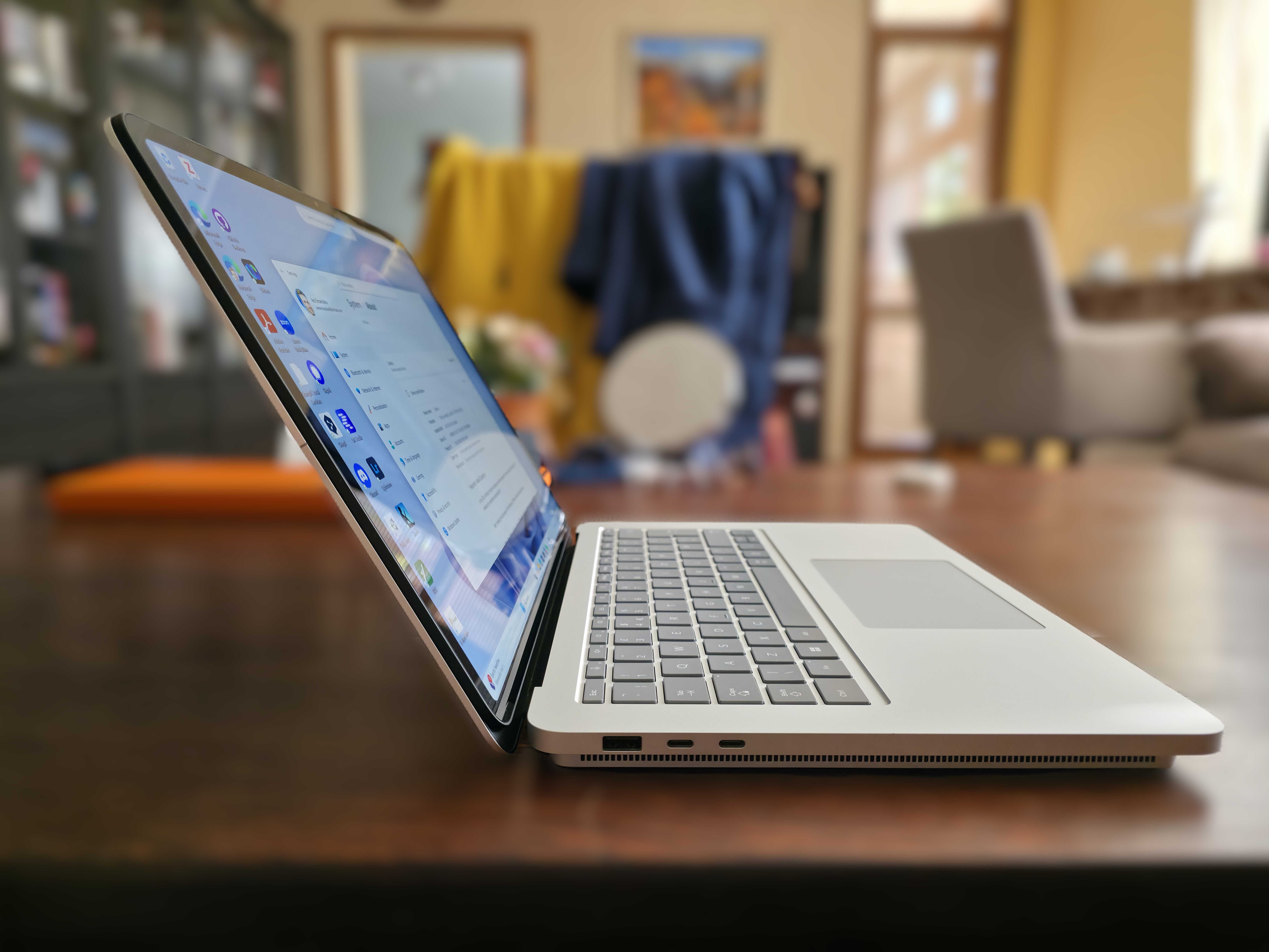 Продавам Surface Laptop Studio 2, Nvidia 4060 RTX, 64GB RAM, 1TB SSD