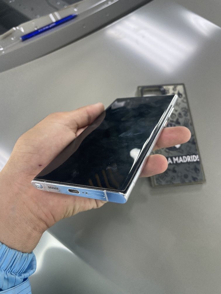 S22 ultra 5G.  Ideall