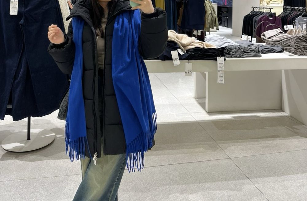 Покупала за 60.000тг,отдам за 20.000тг. Носила всего месяц,зимняя