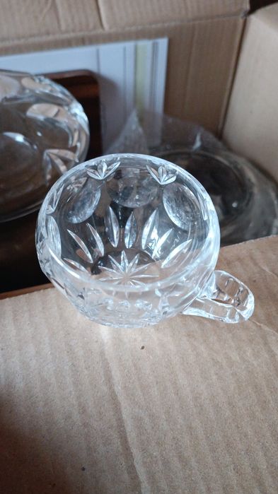 Vas din cristal cu sase cani pentru punch sau vin fiert.