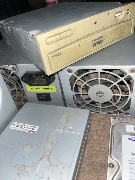 Vand piese de calculataore