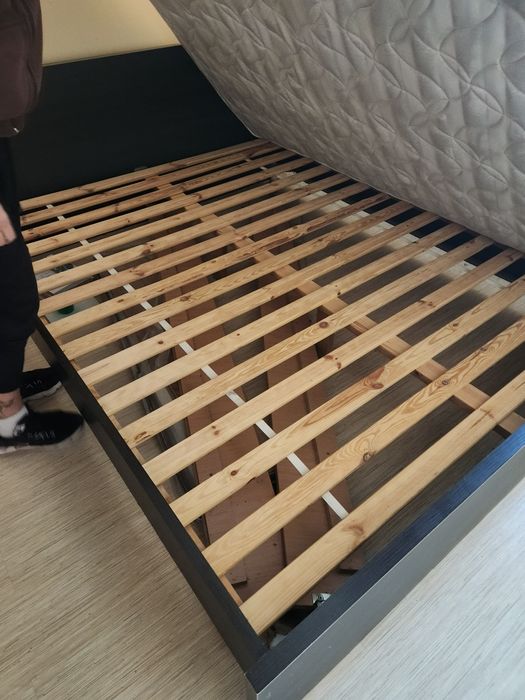 Спалня с матрак и гардероб