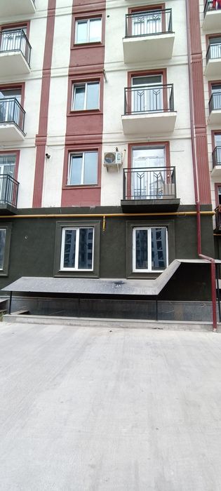 Nice villas da kvartira sotiladi 1 etaj va padval