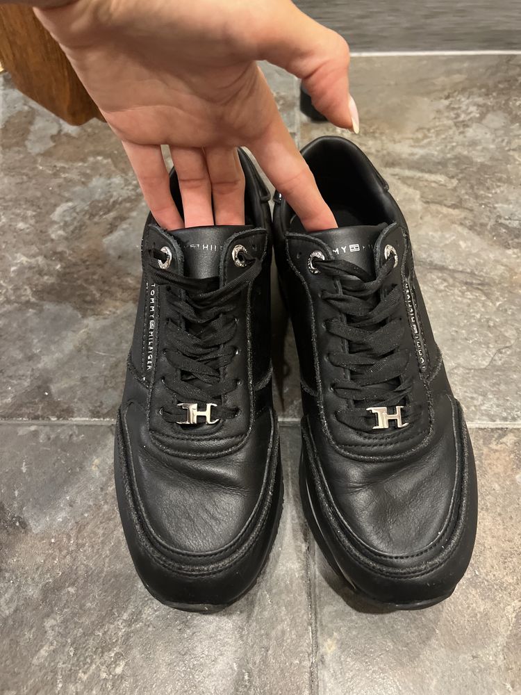 Обувки Tommy Hilfiger 39