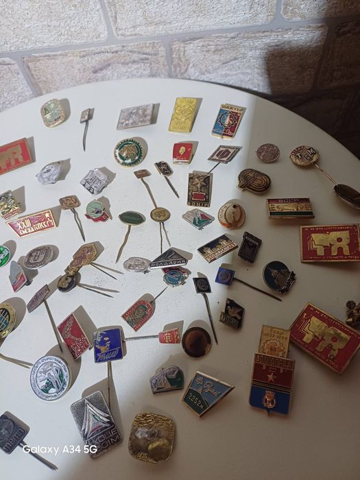 Лот значки всичко за 35лв общо