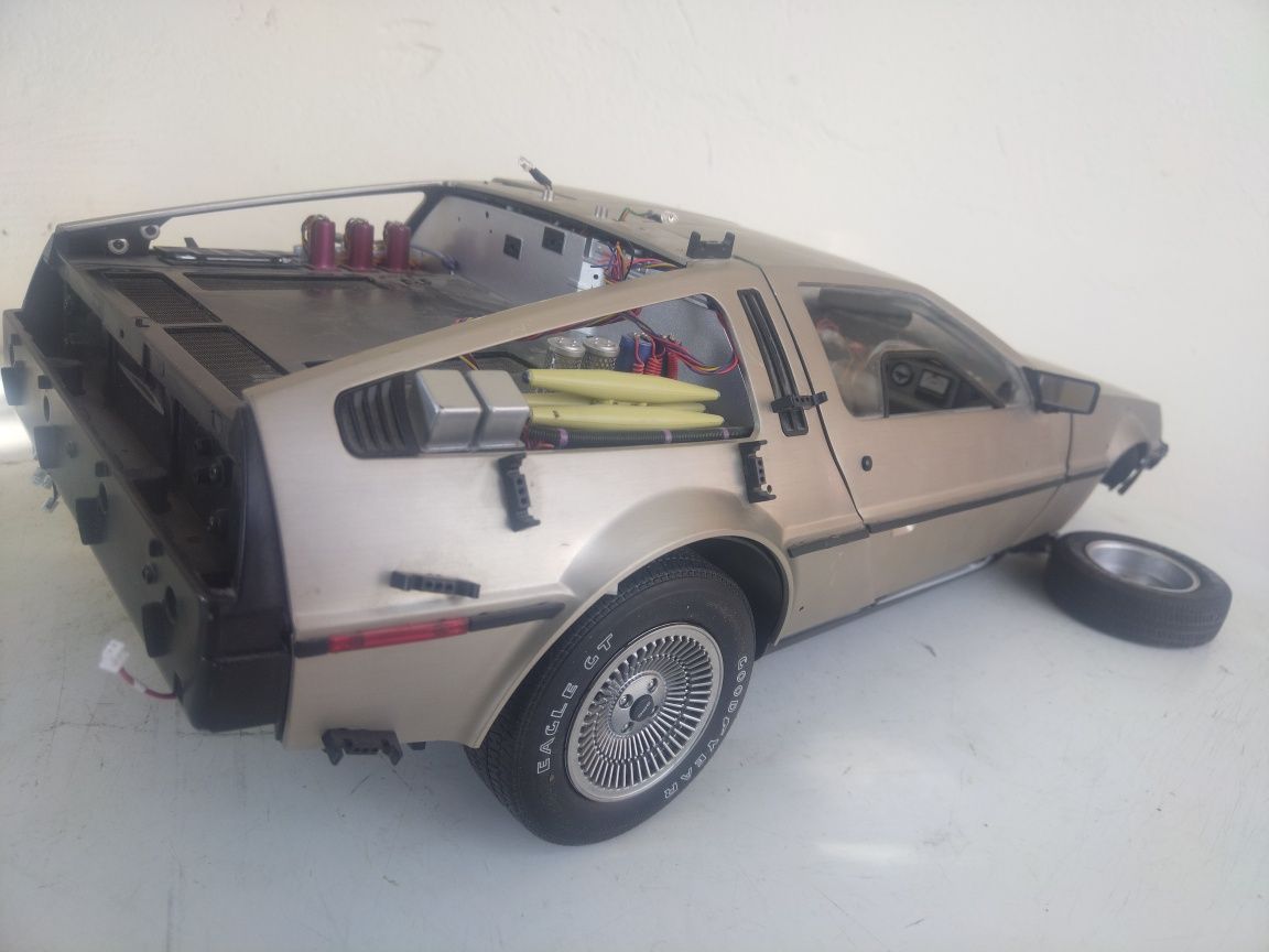 DELOREAN DMS 12 мащаб 1/8 Premium Автентична! 
Premium 1982г.
Автентич