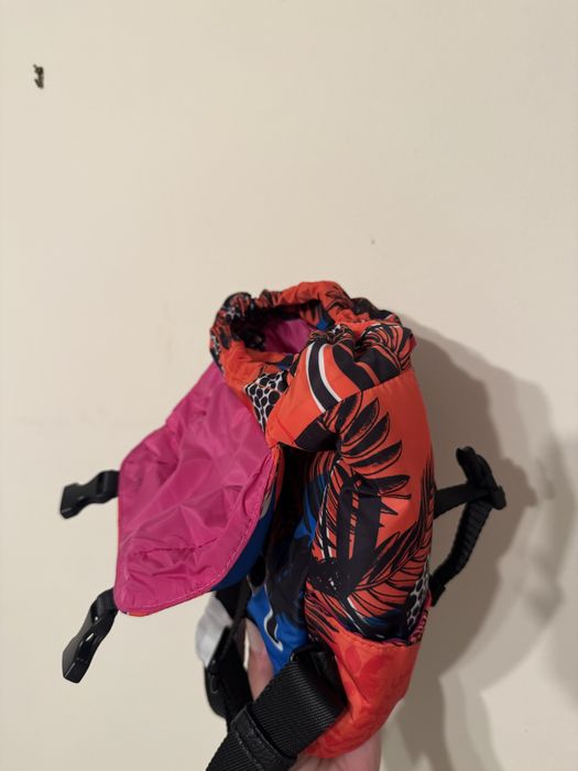 Rucsac Desigual colorat cu imprimeu floral tropical