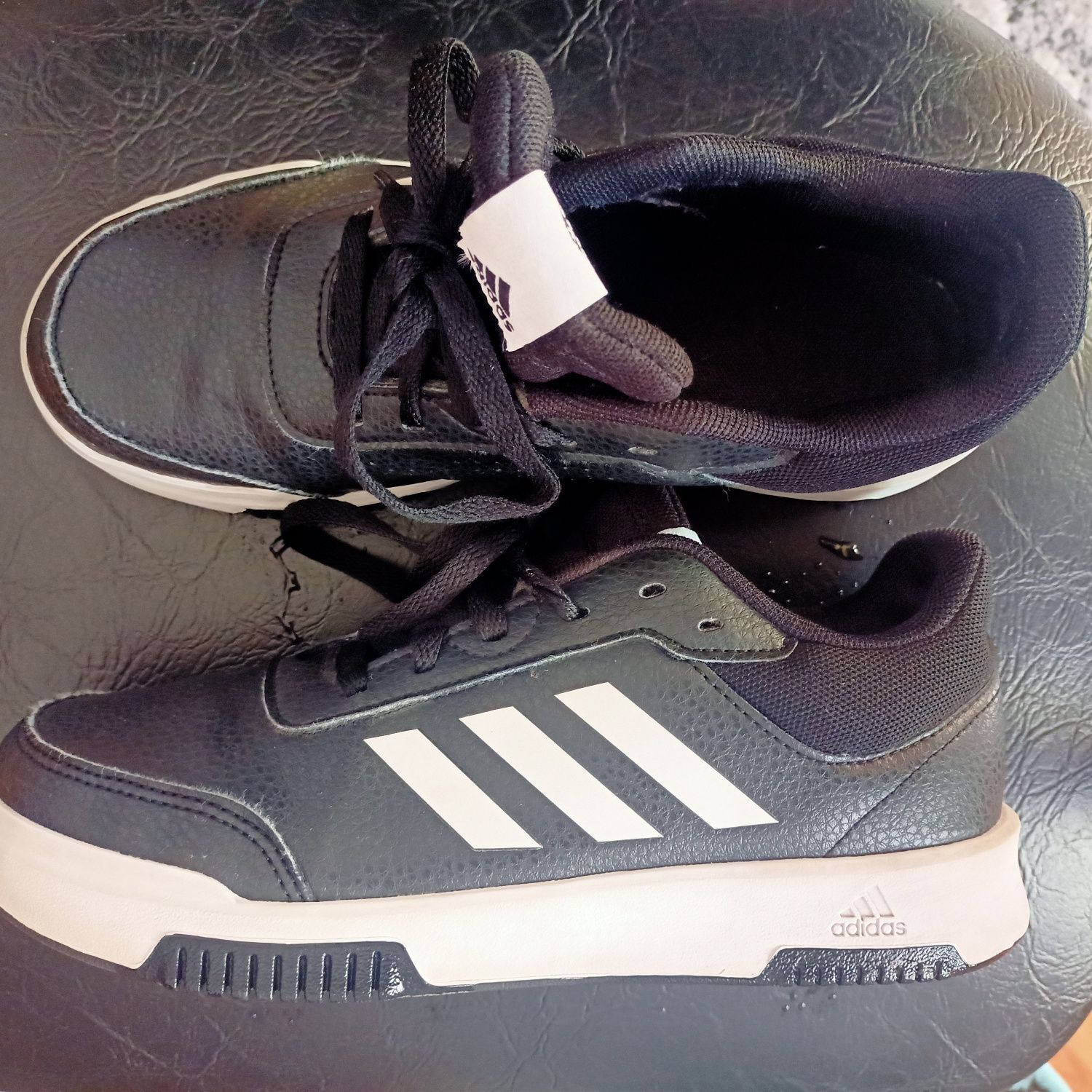 Pantofi Adidas nr 36 1/2