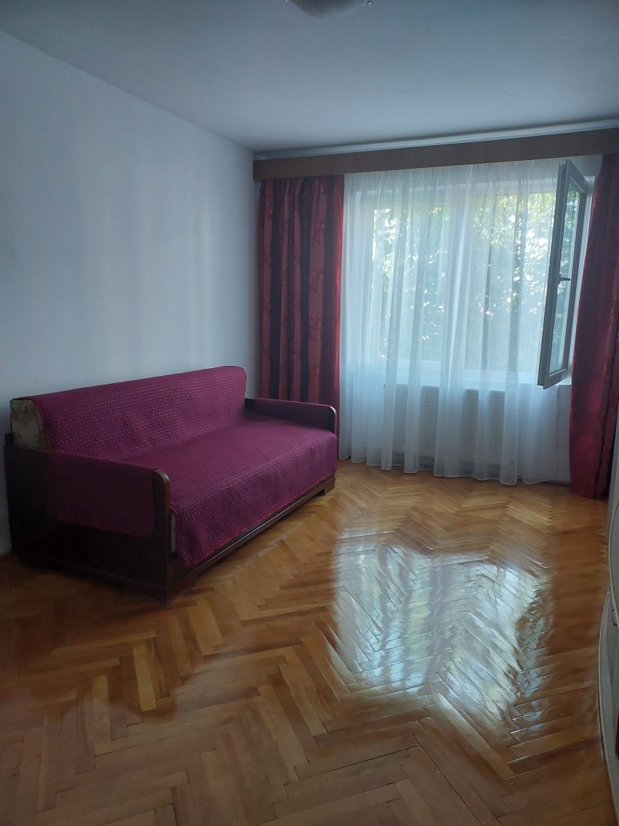 Apartament cu 3 camere de inchiriat