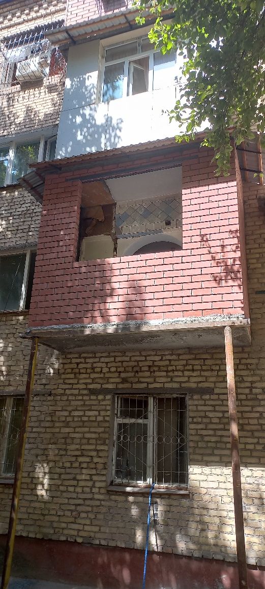 Кладка и ремонт балконов установка новых решотки козерки ролики