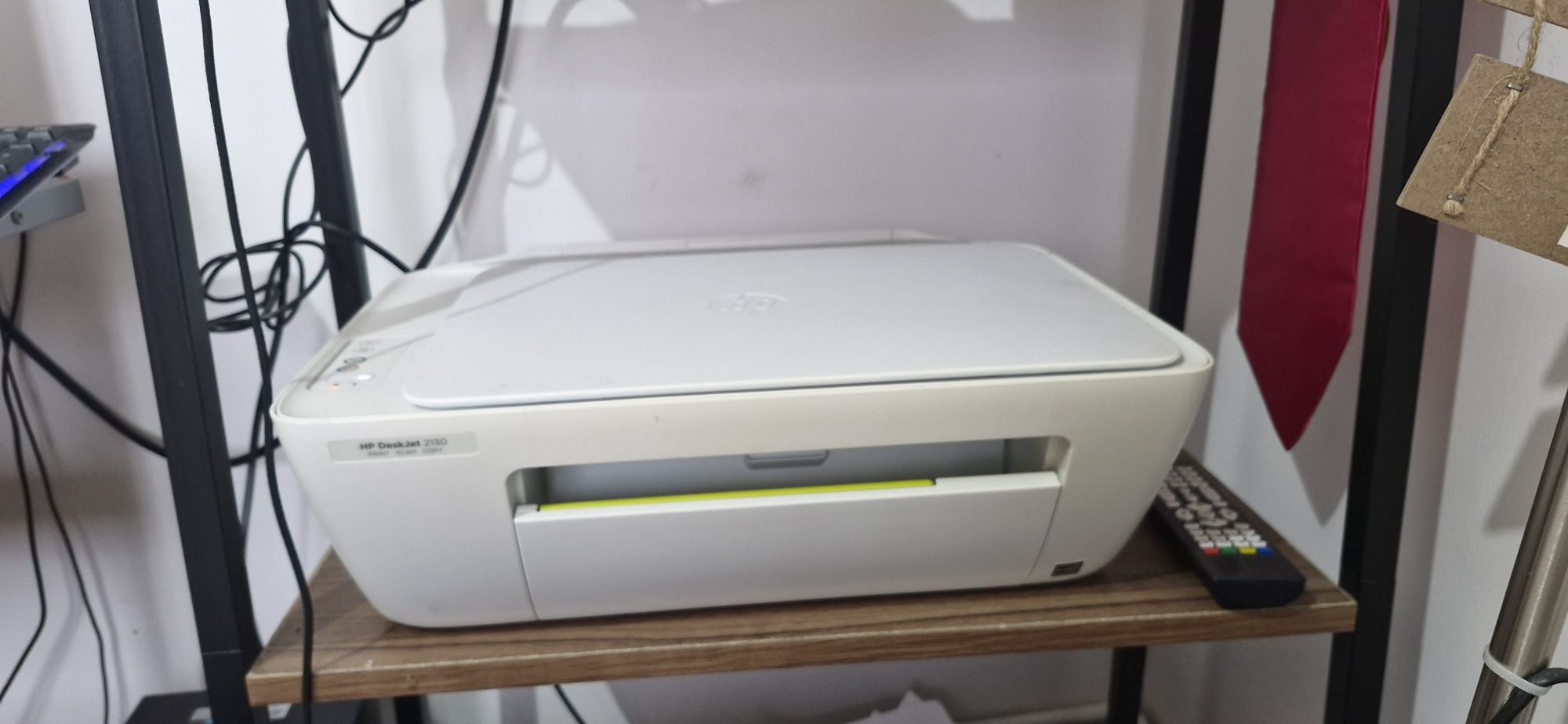Vând imprimanta HP Deskjet 2130