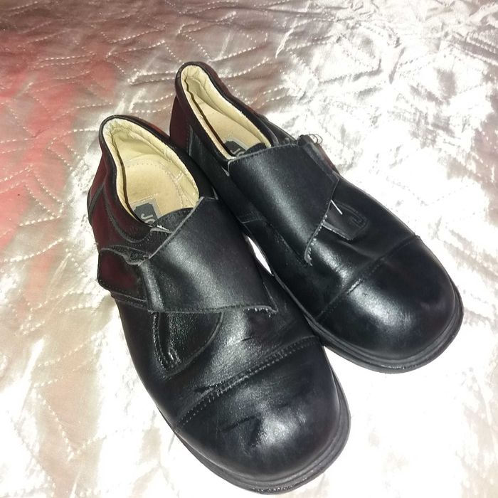 Обувки Nike 34 номер с подарък официални кожени обувки