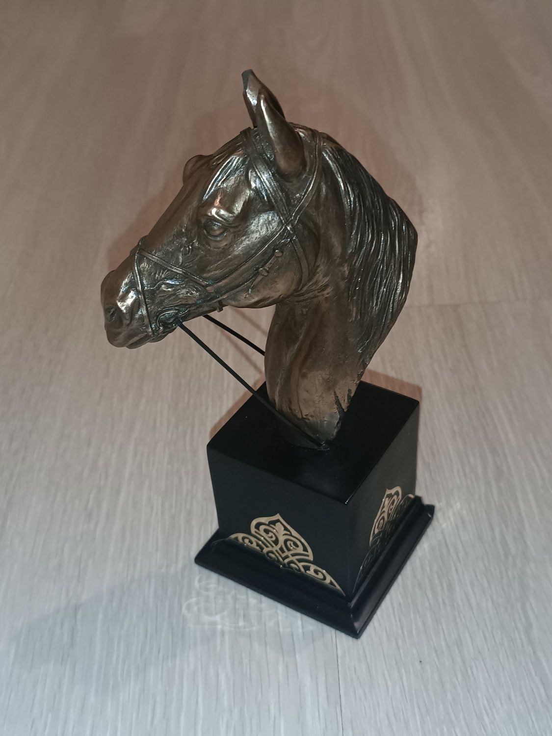 Скульптура лошади для интерьера