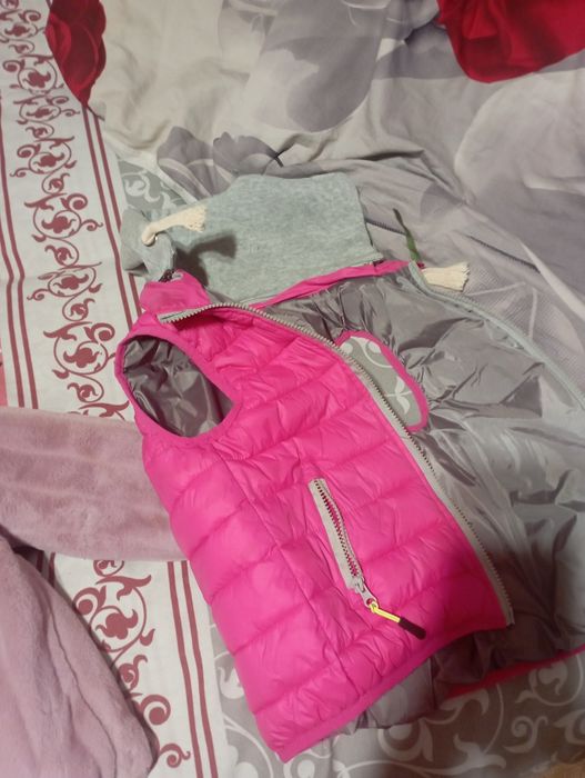 Продам пальтишка и безрукавка ветровка на ребенка