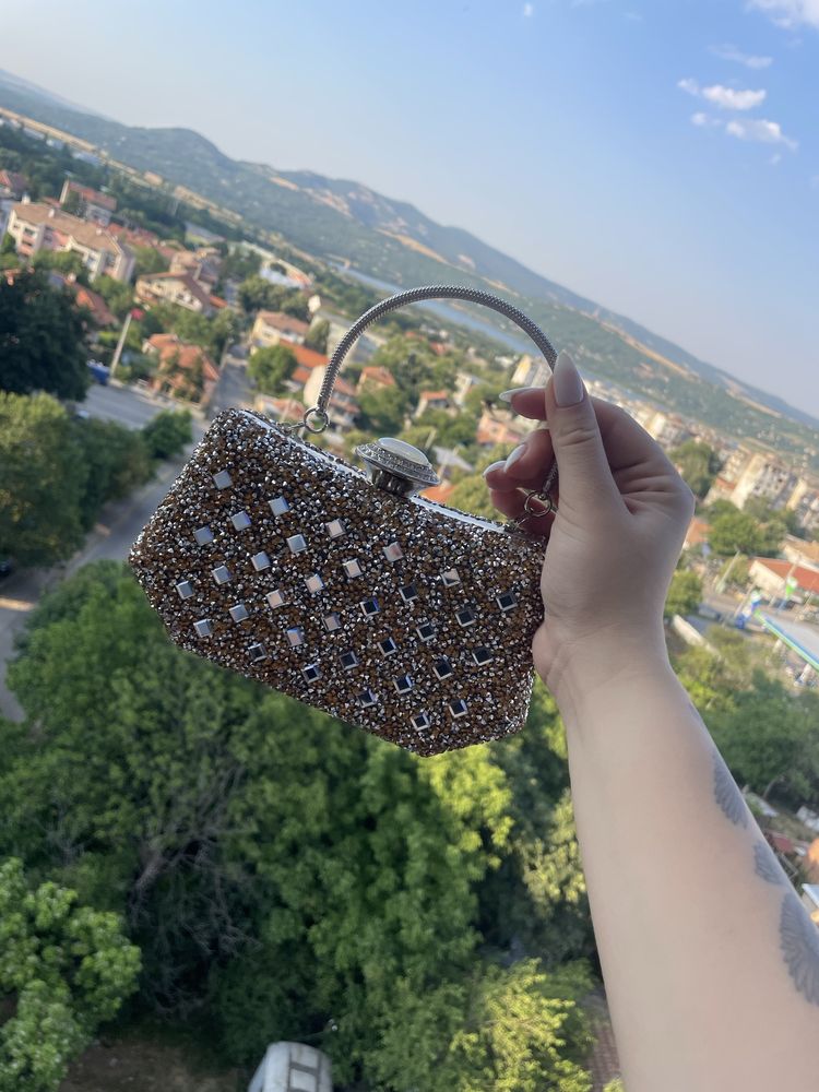 Малка чанта с камъни