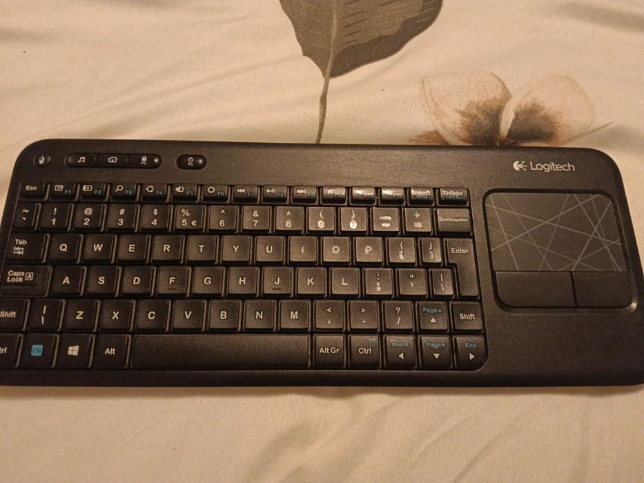 Tastatura tv Logitech wireless.