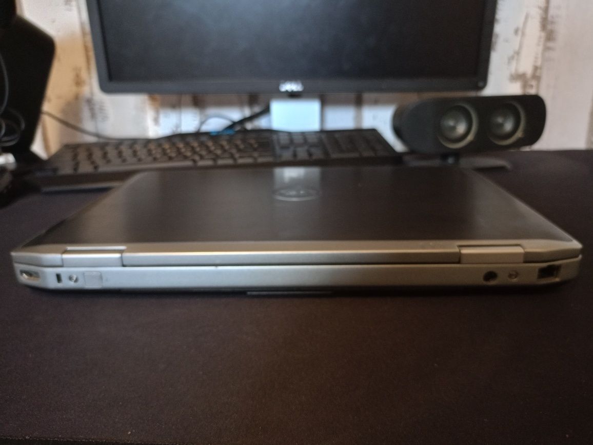 Лаптоп DELL P25G