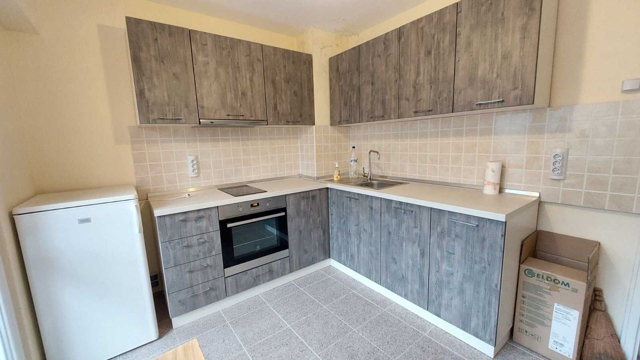 Продава се Четиристаен апартамент в Варна, Цветен квартал - 86 кв.м за 1453 €/кв.м - Снимка #2