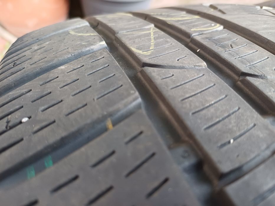 Vând 4 anvelope de iarna 245 50 r18 PIRELLI
