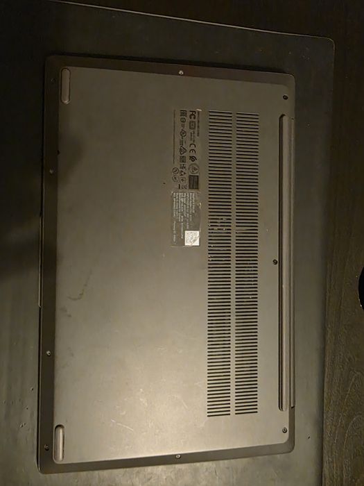 Vând Lenovo IdeaPad 3 15llL05. Numele modelului:81YH

Lenov