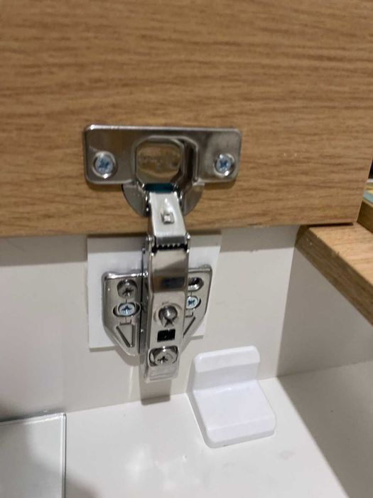 Горен шкаф за баня с огледало и LED