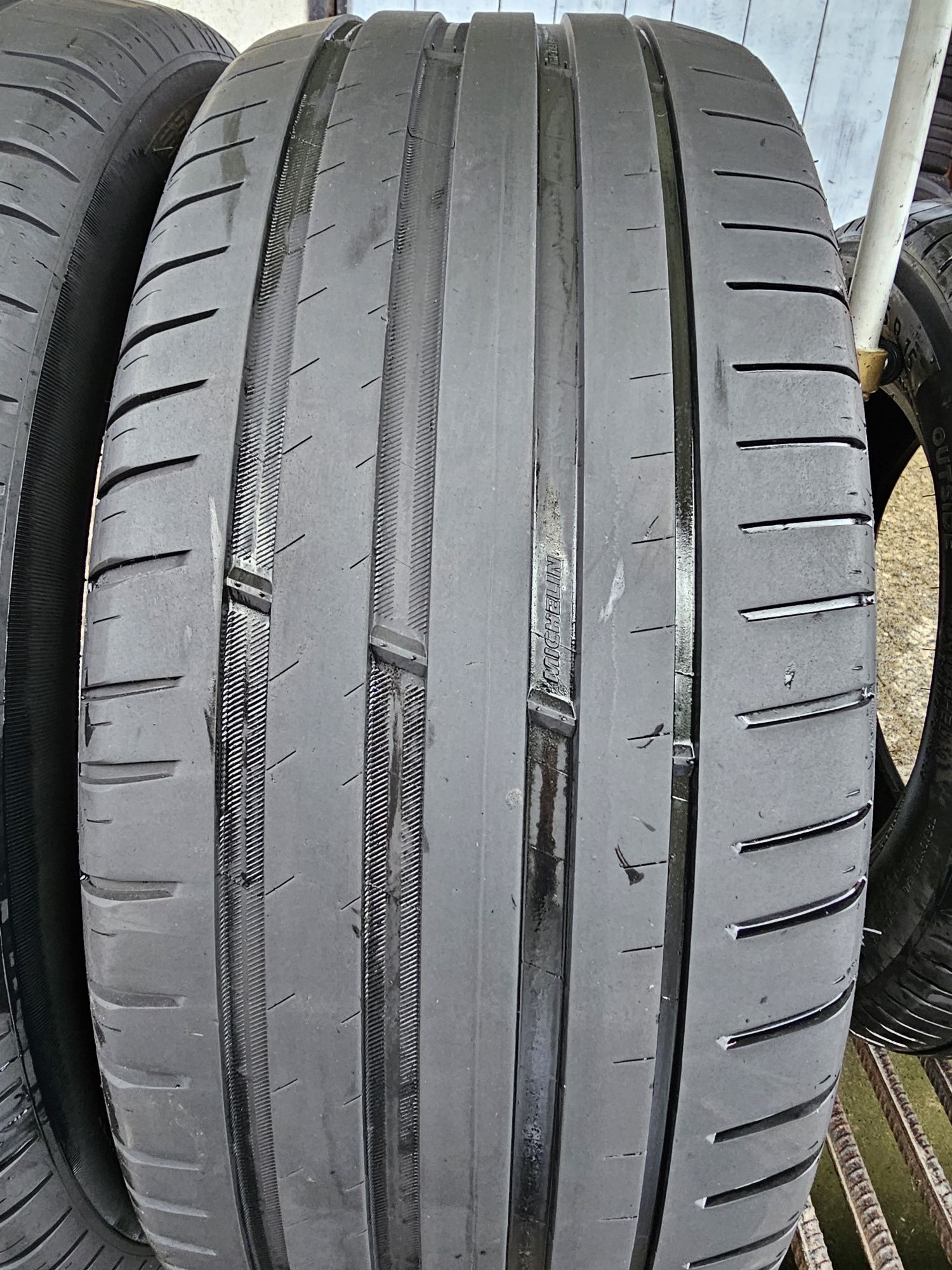 Vând două anvelope de vara michelin pilot sport 4. 235 50  19  dot2423