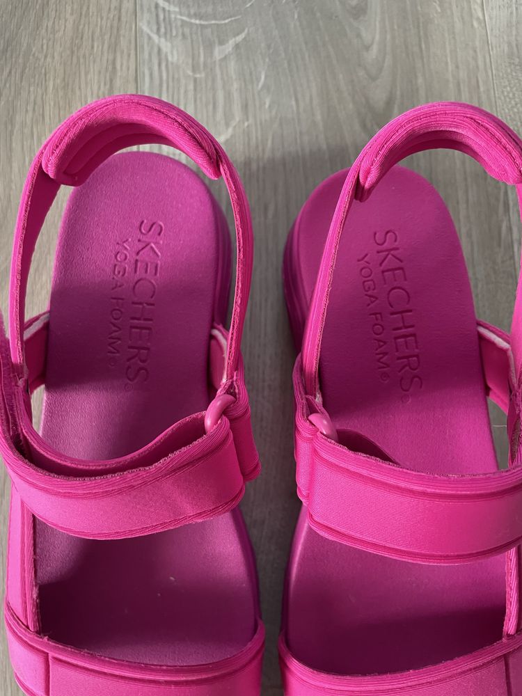 Дамски сандали Skechers