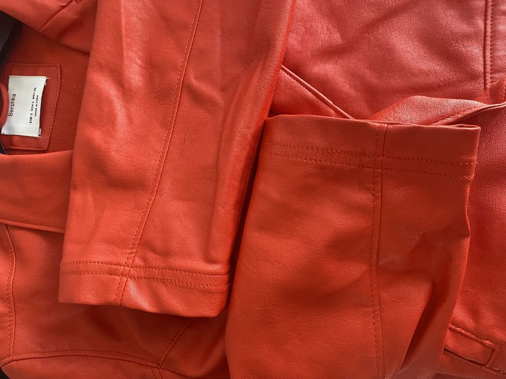 Красная куртка Bershka размер S стиль oversize