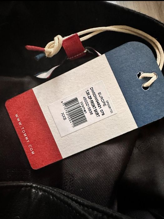 Vând Fusta Tommy hilfiger