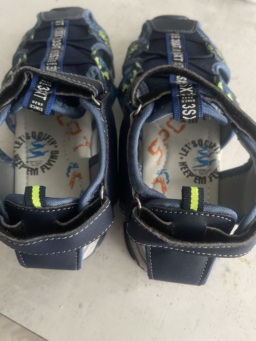 Нови сандали за момче