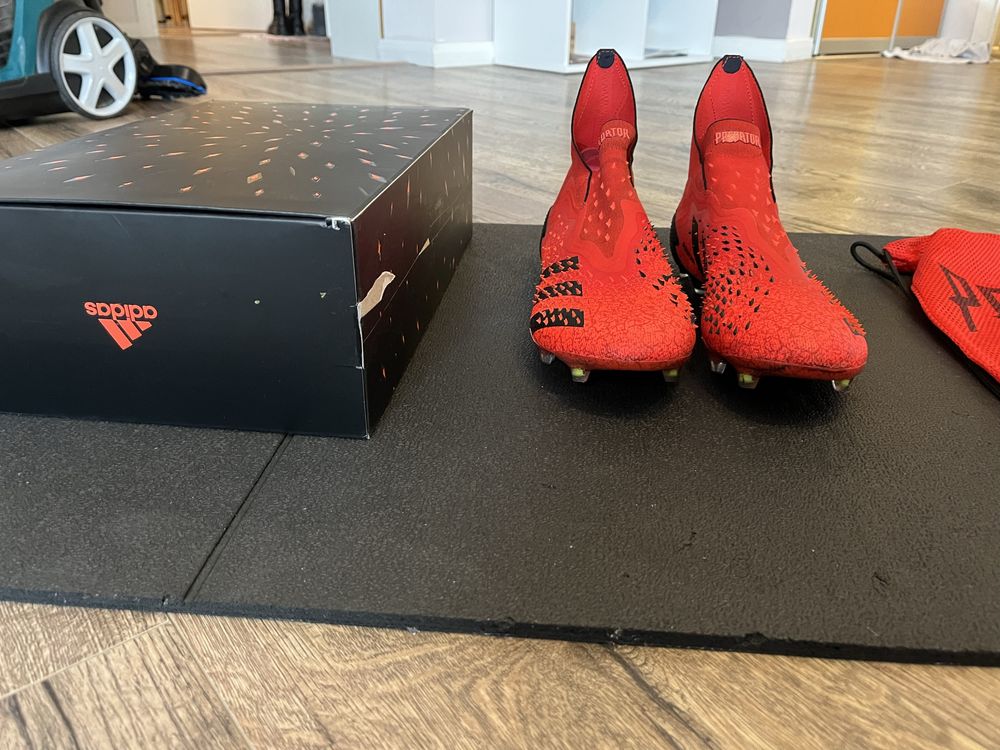 Ghete fotbal  adidas predator