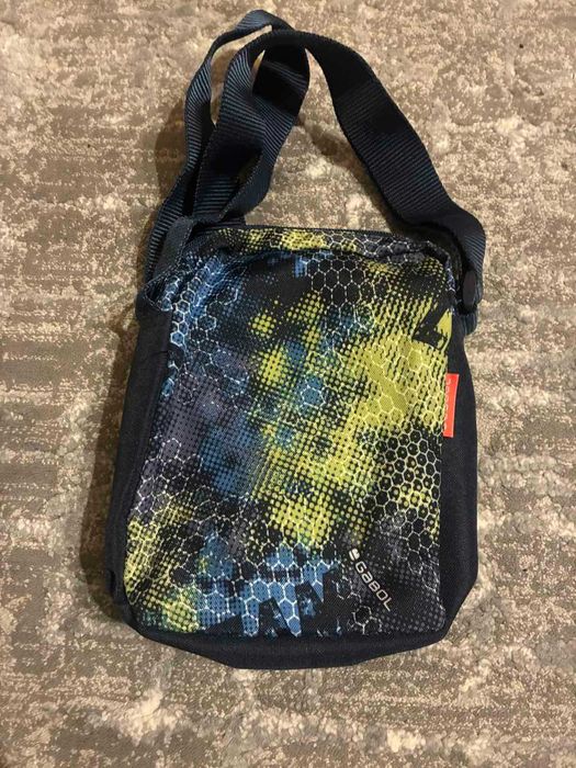 Чантичка през рамо с футболна топка