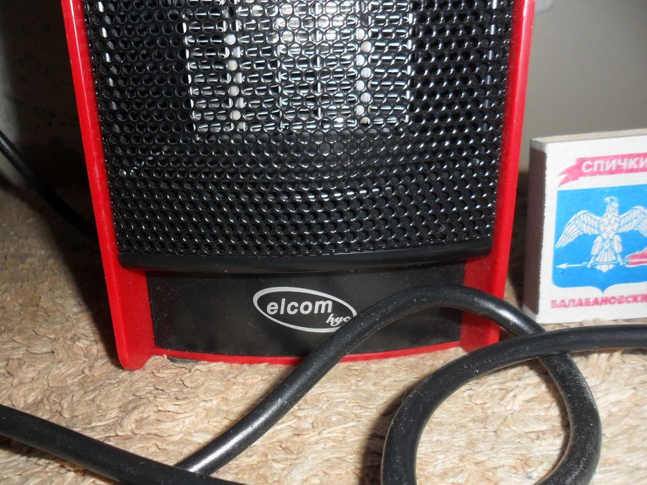 Обогреватель мини, работает от сети