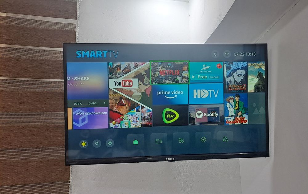 SQLT/ 32  Smart TV