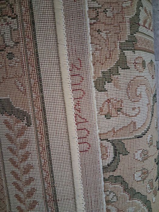 Продам ковёр, бу. Но хорошего качества. Толстый.