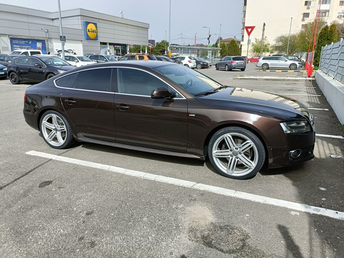 Vind Audi A5 model 2011 S Line