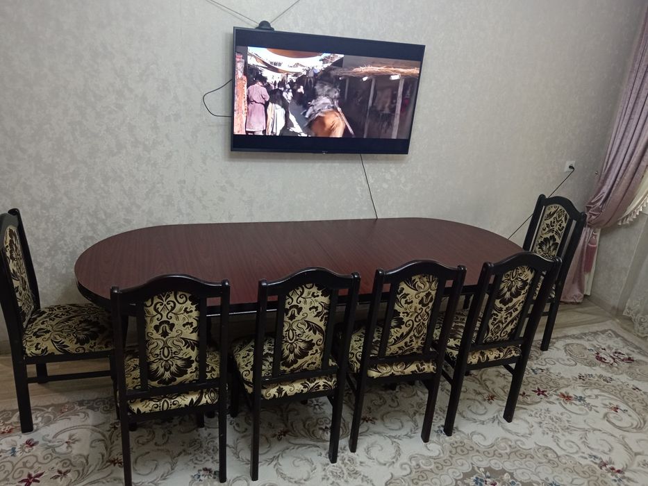 Стол со стульями