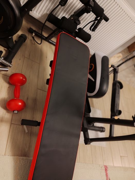 Bancă abdomene cu gantere