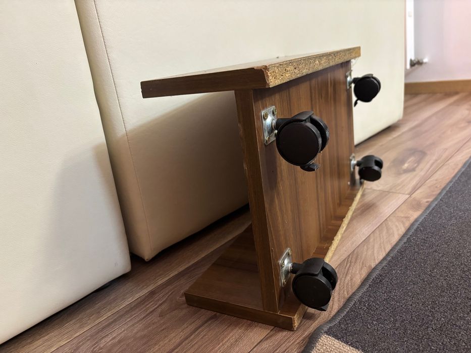 Suport lemn cu roti pentru unitate calculator