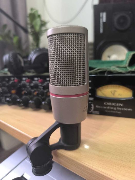 AKG C 2000 b конденсаторный микрофон для использования в студии