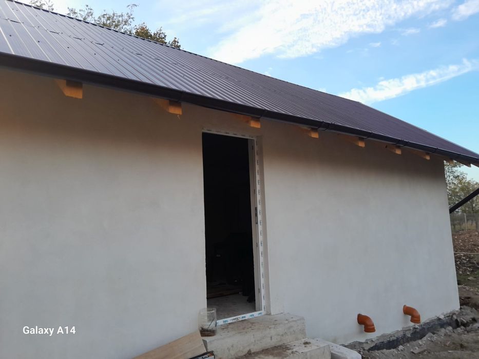 Vând teren cu constructie in Lipanesti