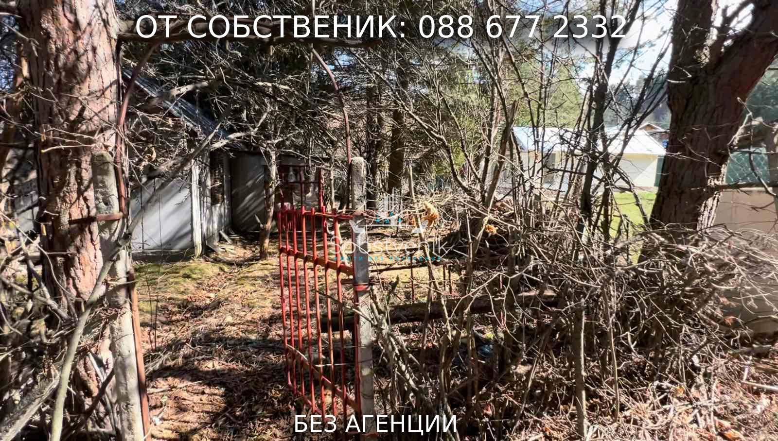 Имот с малка сграда в хижа Равнища, местност Котлина, над с. Дедево