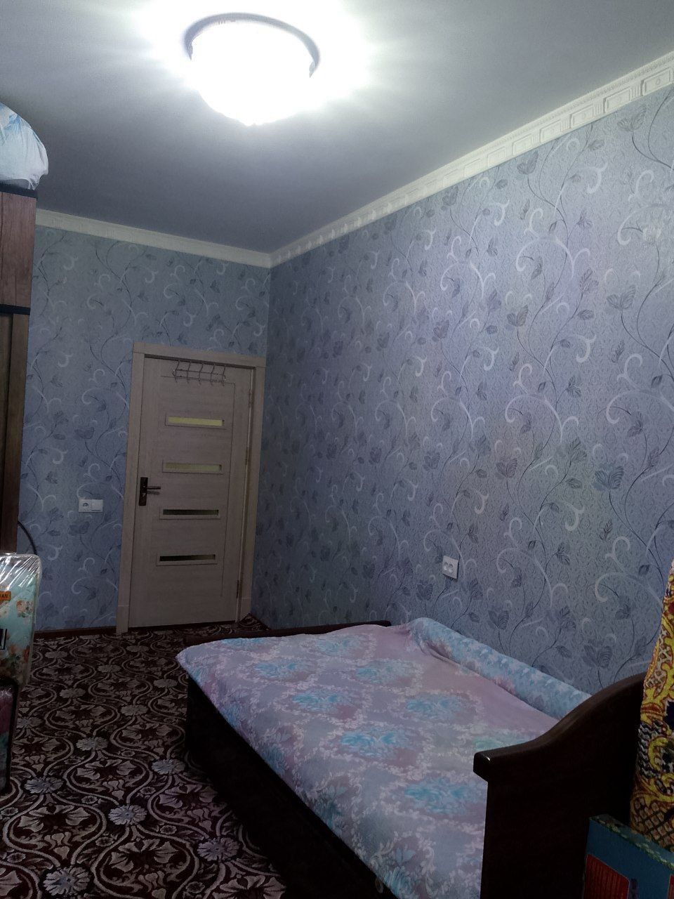 Чиланзар 19 квартал 2/2/4 Панельный дом,смежка, балкон 1,5*6